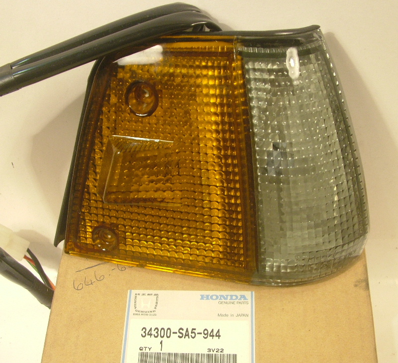 Accord 1984-85 3dr Right Front Combination Light - NOS - Click Image to Close
