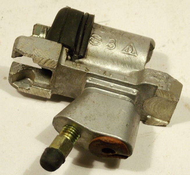 TN360 5/8 Rear Wheel Cylinder - NOS - Click Image to Close