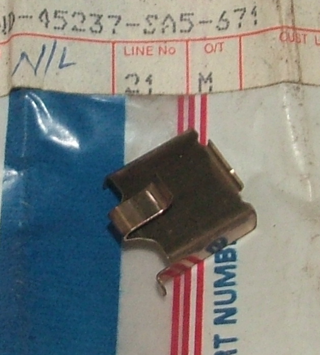 Accord 1982-83 Front brake pad clip, right - NOS