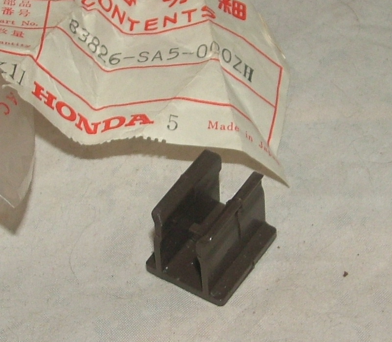Accord 1982 3dr Center Shelf Holder YR62L Proper Brown - NOS