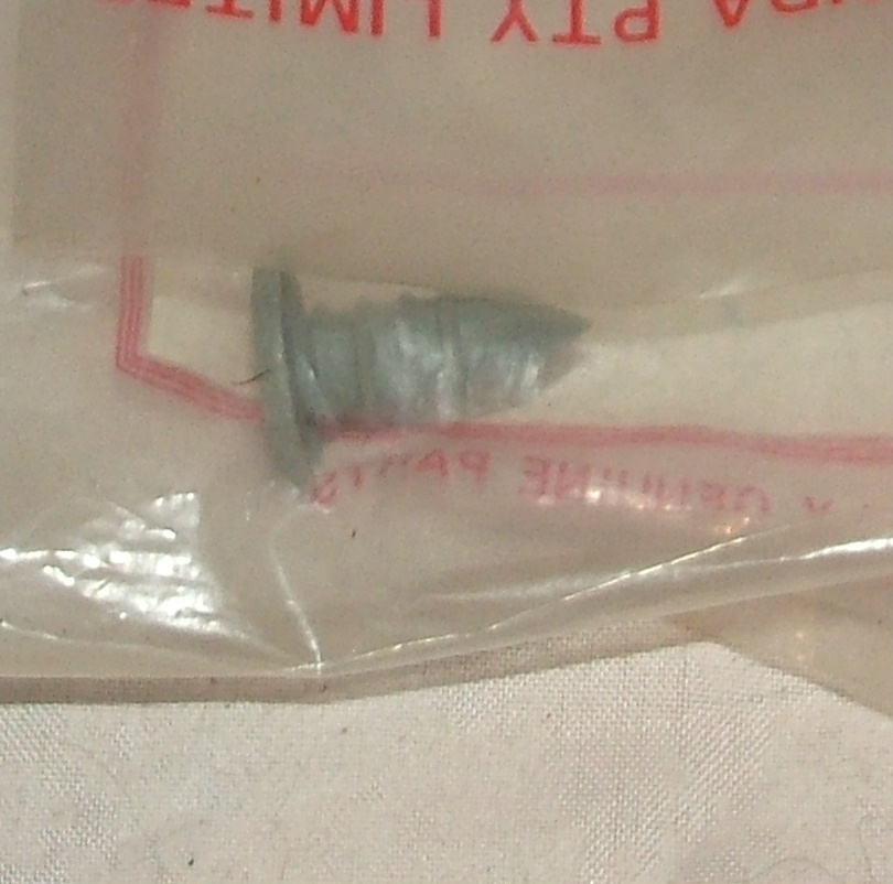 Accord 1979-81 4dr Prelude 1979-82 Lining Clip, grey - NOS
