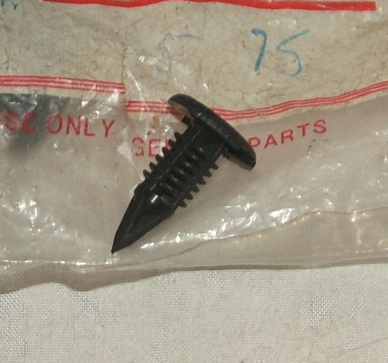 Accord 1979-84 Civic 1980-90 Prelude 1983-87 Trim Clip 6mm black - NOS