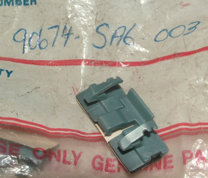 Accord 1982-83 Prelude 79-82 Front Windscreen Moulding Clip - NOS